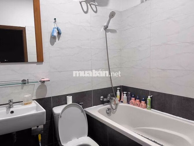 Cho thuê căn hộ Belleza 3 phòng ngủ, tầng cao, thoáng mát.