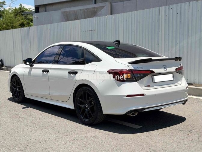 Honda Civic RS 2025 Trắng 18.000 km