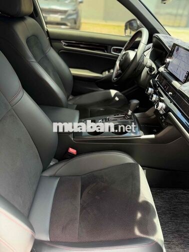 Honda Civic RS 2025 Trắng 18.000 km
