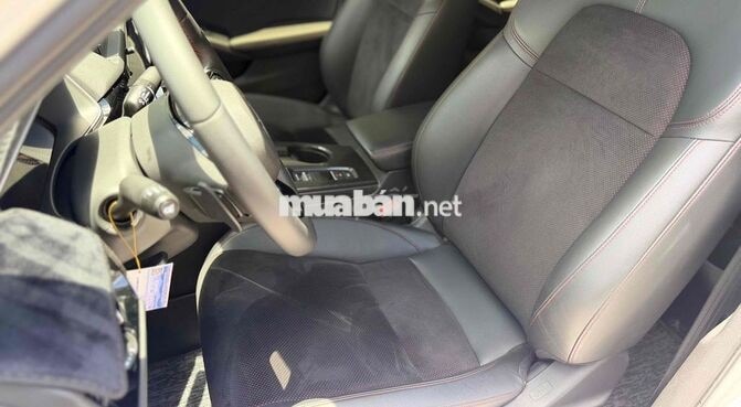 Honda Civic RS 2025 Trắng 18.000 km