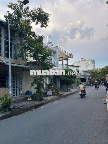Nhà 2 mặt tiền Quận 12, gần chợ và Tô Ký