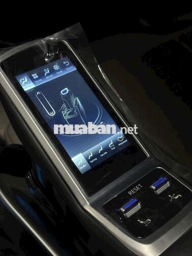 Kia Carnival HEV 2026 3000 km Đen Ghế thương gia