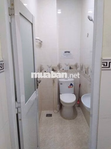 cho thuê phòng trọ cao cấp có máy lạnh diện tích18 m2 , giá : 3 triệu