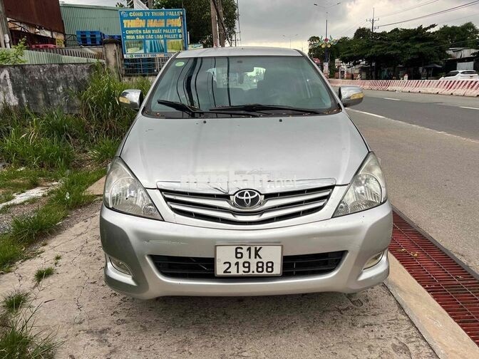 Toyota Innova Bạc Số sàn