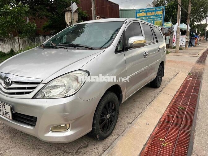 Toyota Innova Bạc Số sàn