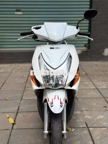 Honda Click Trắng Xăng xe đẹp như mới