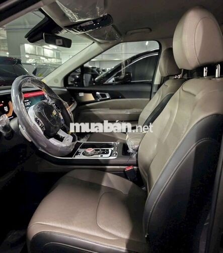 Kia Carnival HEV 2026 3000 km Đen Ghế thương gia