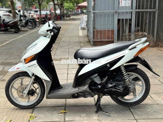 Honda Click Trắng Xăng xe đẹp như mới