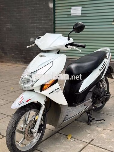 Honda Click Trắng Xăng xe đẹp như mới