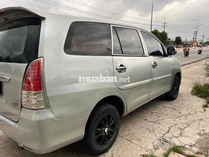 Toyota Innova Bạc Số sàn