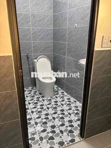 Nhà cho thuê NGUYÊN CĂN giá 5tr5 (Nhà mới) gần trường hc NVQ