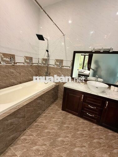 NHÀ 3 TẦNG 4PN 5WC KHU NAM VIỆT Á
