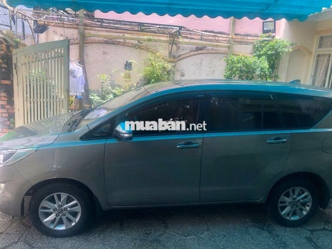Toyota Innova 2.0E 2017 Xám bạc