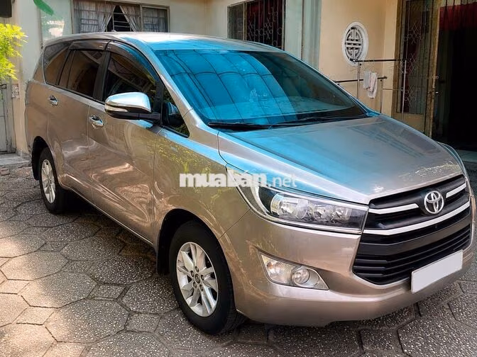Toyota Innova 2.0E 2017 Xám bạc