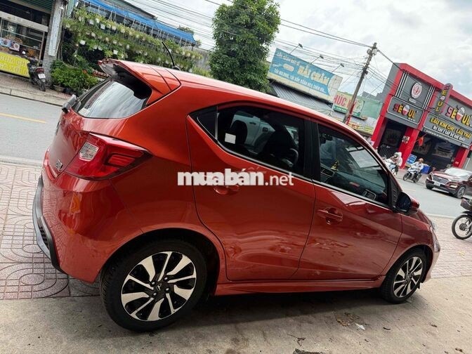 Honda Brio RS Cam Thể thao