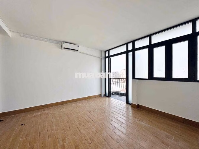PASS PHÒNG FULL NỘI THẤT STUDIO CÓ BAN CÔNG