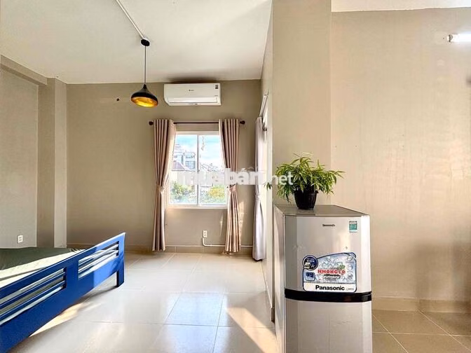 PHÒNG FULL NT 4CỬA SỔ BAN CÔNG GẦN ĐH TDT OU RMIT TNMT GẦN PHÚ MỸ HƯNG