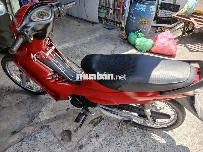 Suzuki màu Đỏ Nhật