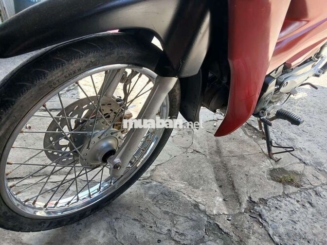 Suzuki màu Đỏ Nhật