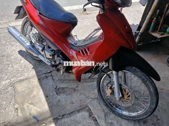 Suzuki màu Đỏ Nhật