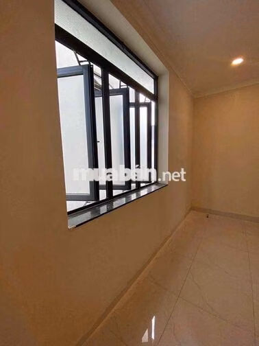 trống sẵn phòng Studio cửa sổ sáng Lê Bổi F7 Q8 gần Ueh cơ sở N ,