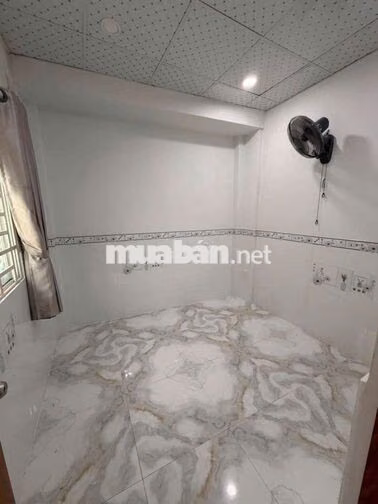 nhà đẹp căn gốc có 1 máy lạnh vô ở liền nhà trống 