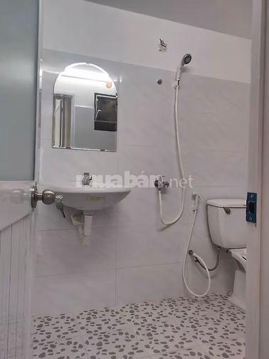 Cho thuê nhà sát MT đường Hoàng Sa, 3T 2PN 2WC sân thượng, giá 12,5tr.