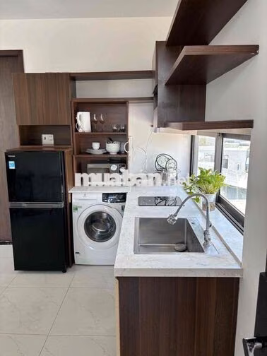 Căn hộ 2 Phòng ngủ, 2 WC, 1Ban công, nhiều cửa sổ Đường Ngô Quyền