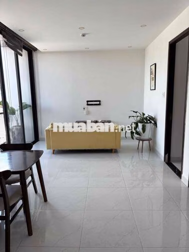 Căn hộ 2 Phòng ngủ, 2 WC, 1Ban công, nhiều cửa sổ Đường Ngô Quyền