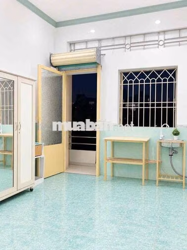 Chính chủ muốn cho thue lại phòng 20m2 có ban công ,cua sổ tại Binh Th