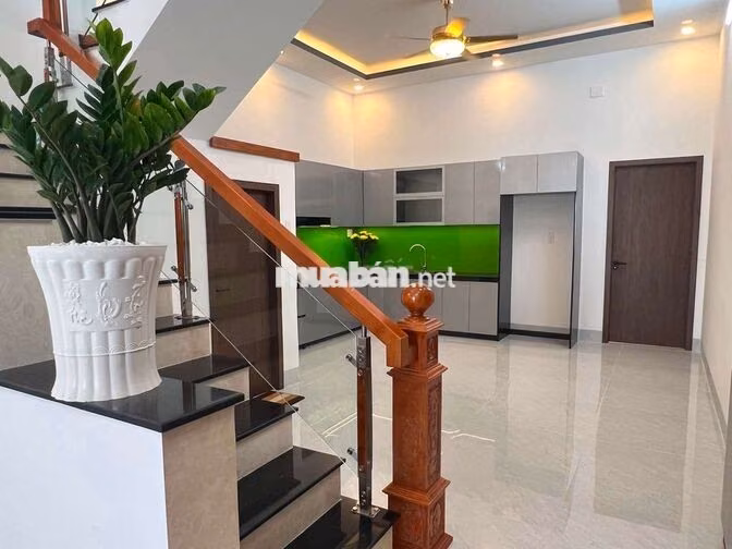 Mới hoàn thiện nhà sổ hồng trệt lầu mặt tiền 