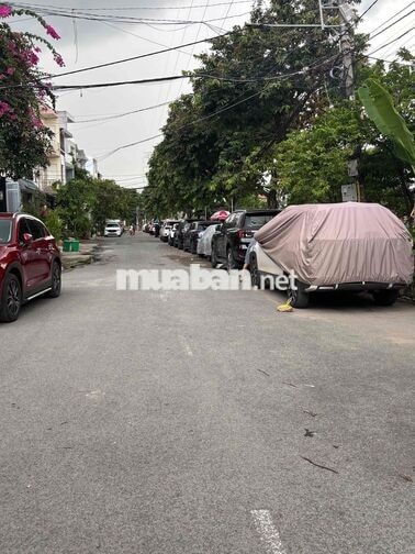 Nhà Hiệp Bình - sát quốc lộ 13 đang mở rộng - hẻm ô tô đậu cửa