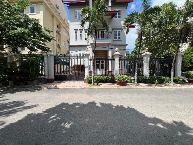 ⭐️ BIỆT THỰ GÓC 2 MẶT TIỀN KHU VIP liền kề trường Quốc tế BIS!!!
