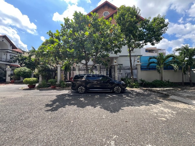 ⭐️ BIỆT THỰ GÓC 2 MẶT TIỀN KHU VIP liền kề trường Quốc tế BIS!!!