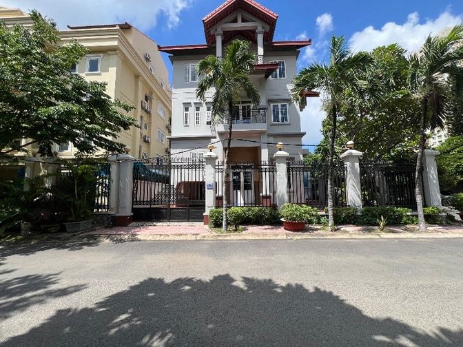 ⭐️ BIỆT THỰ GÓC 2 MẶT TIỀN KHU VIP liền kề trường Quốc tế BIS!!!
