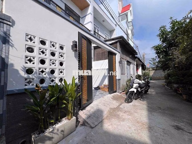 Nhà mới xây ngay gần ngã 3 Tân Kim giá rẻ