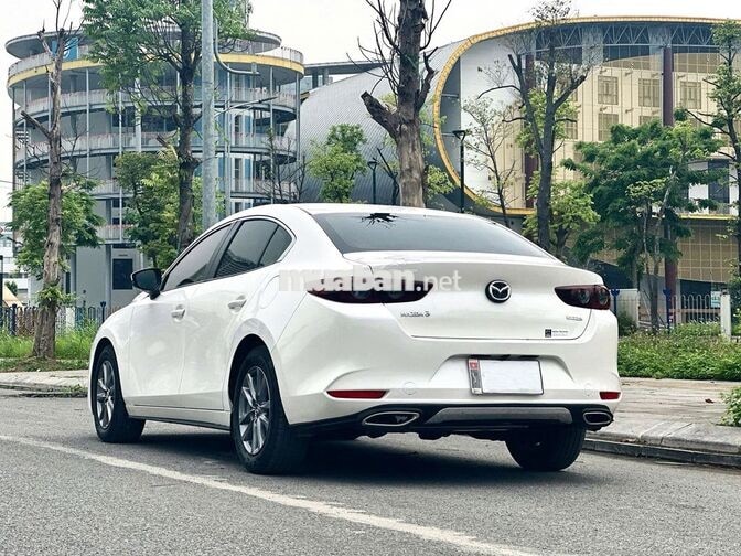 Mazda 3 Deluxe 2025 Trắng 1 vạn