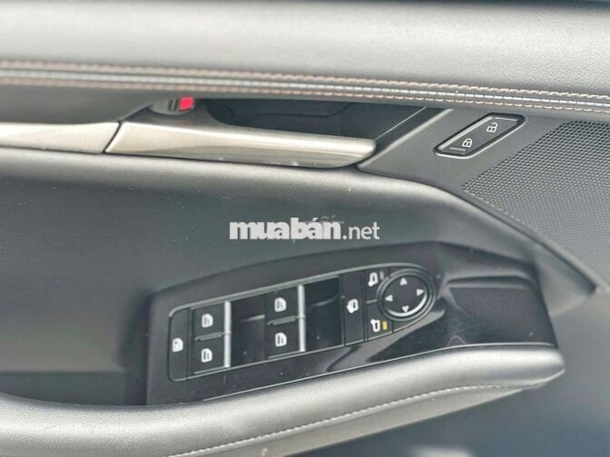 Mazda 3 Deluxe 2025 Trắng 1 vạn