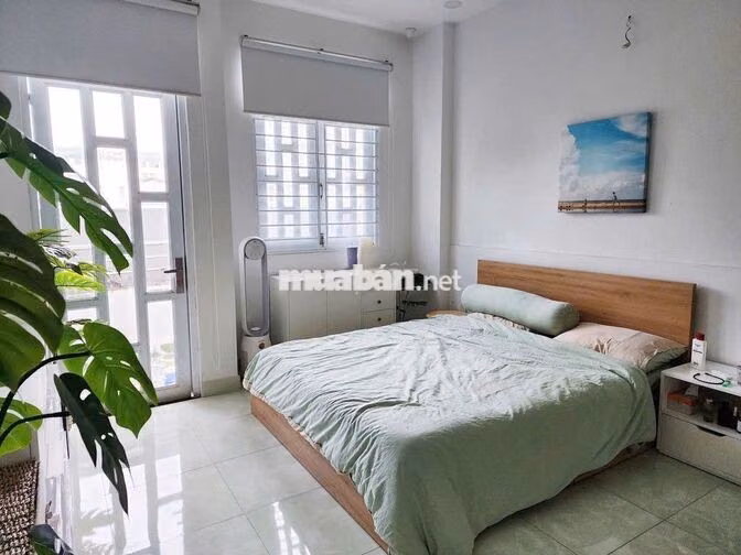 CHO THUÊ NHÀ MT NGUYỄN THÁI BÌNH P.4 – 6PN, 7WC – GIÁ 32 TRIỆU