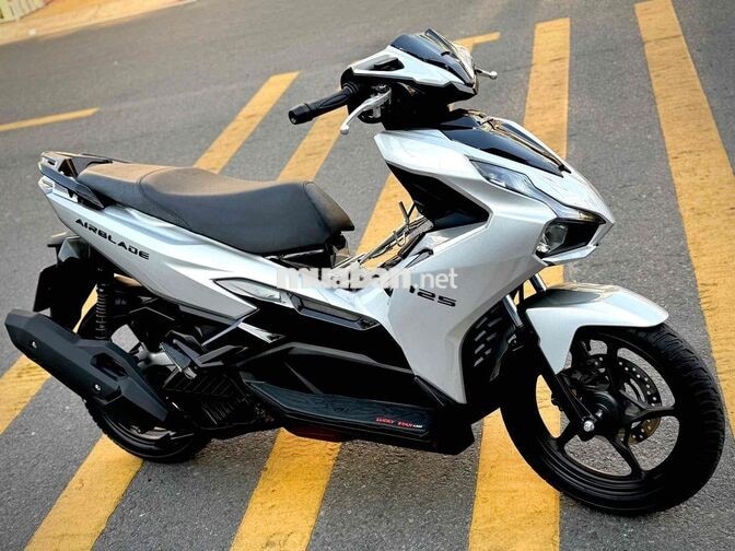 Airblade 125 mẫu 2025 4Val Bạc Porsche 7000km bstp