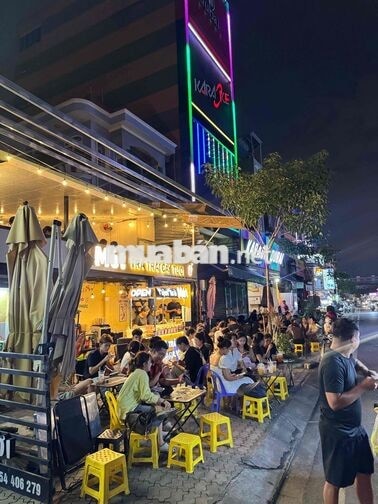 Tuyển Nam phục vụ quán nước