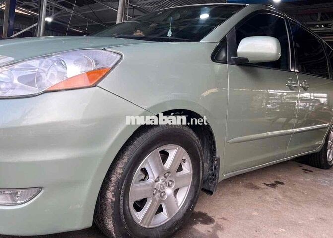 Toyota Sienna LE 2009