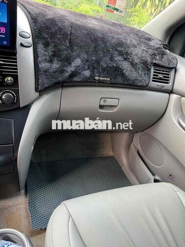Toyota Sienna LE 2009