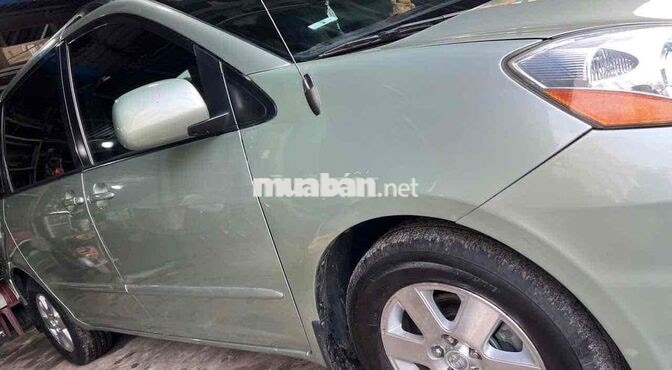 Toyota Sienna LE 2009