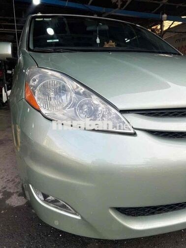 Toyota Sienna LE 2009