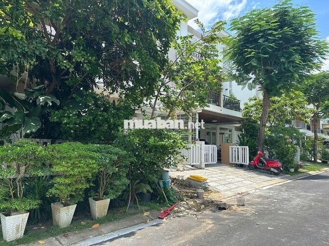 Nhà đẹp view công viên giá tốt, 11,5 triệu/tháng,