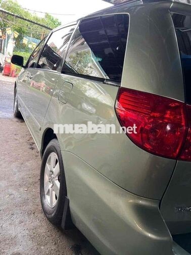 Toyota Sienna LE 2009