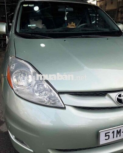 Toyota Sienna LE 2009