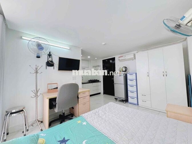 Căn Hộ Studio - 25m2 - Ban Công - Full Nội Thất - Thang Máy-phú nhuận