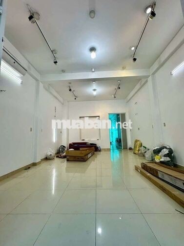 CHO THUÊ NHÀ NGUYÊN CĂN DT: 5X20. NHÀ 5 LẦU GIÁ RẺ. HỢP ĐỒNG LÂU DÀI 